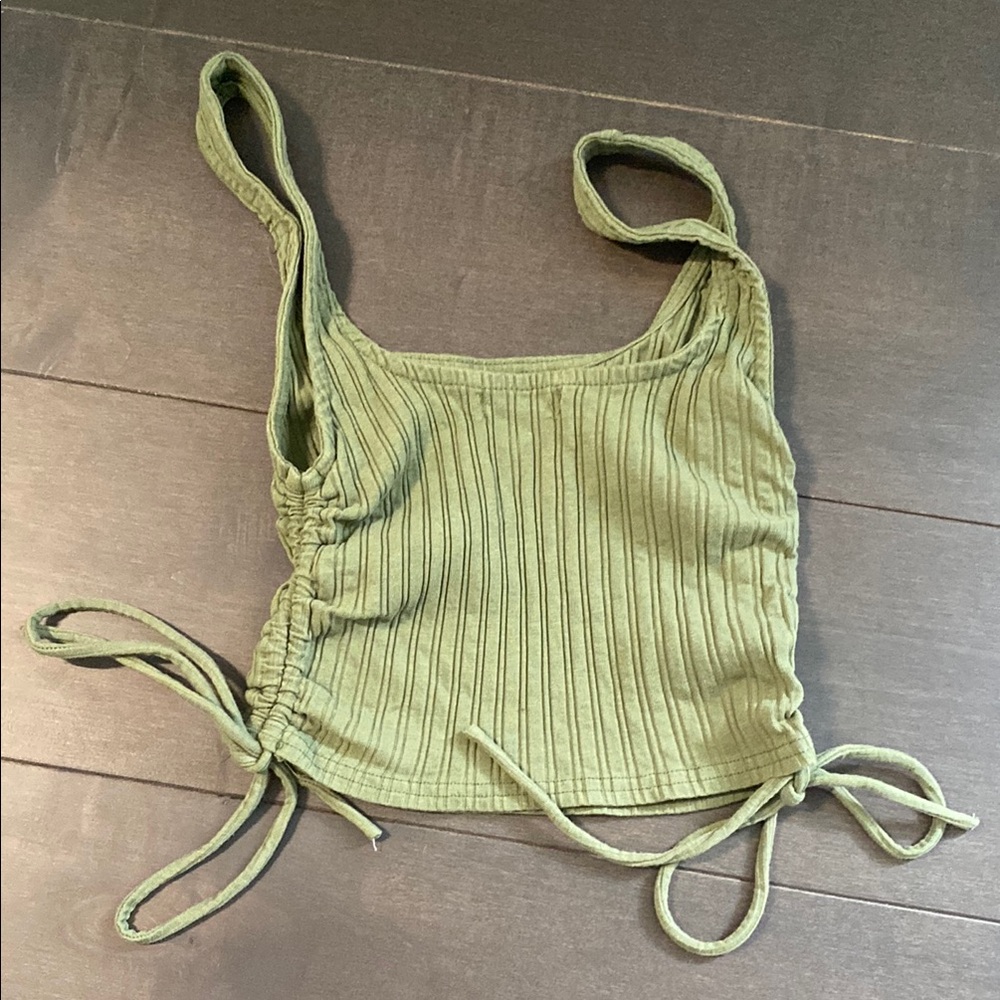 Green Ribbed Cropped Tank Top - Picture 2 of 4